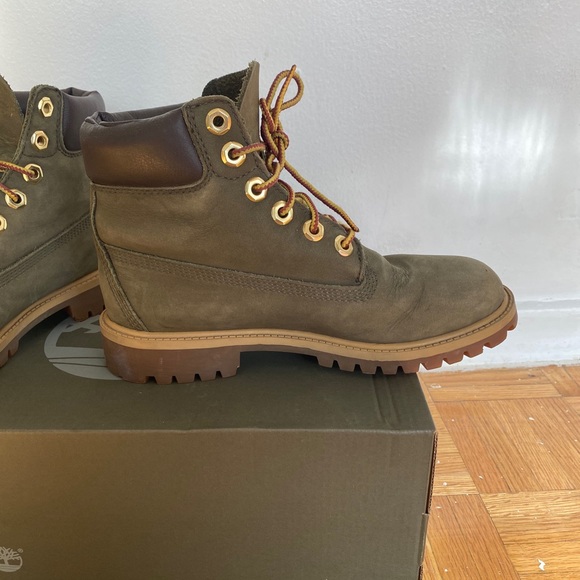 because my feet got bigger since I gave birth so they don’t fit me swallow feet. - Picture 2 of 3